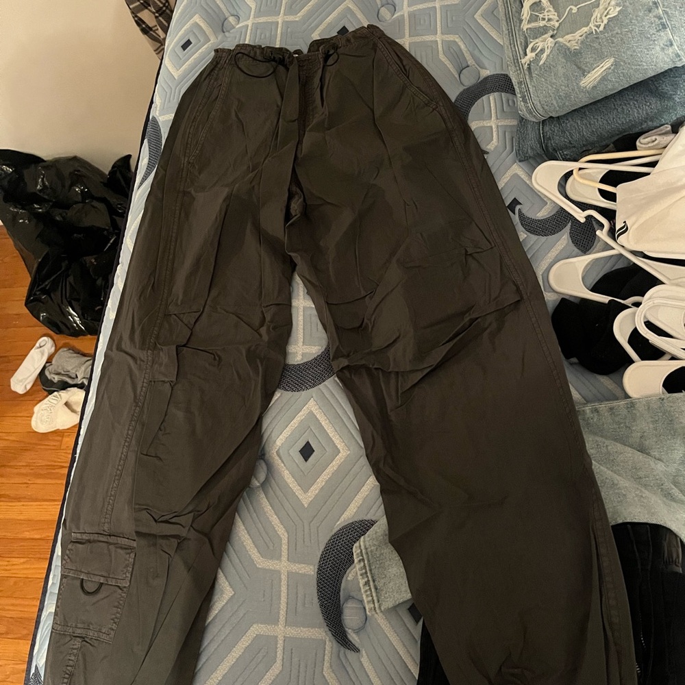 Garage womens parachute pants never worn XS